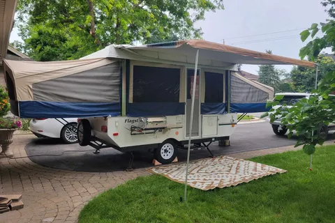 Comfy & Big lightweight Flagstaff Tent Trailer
