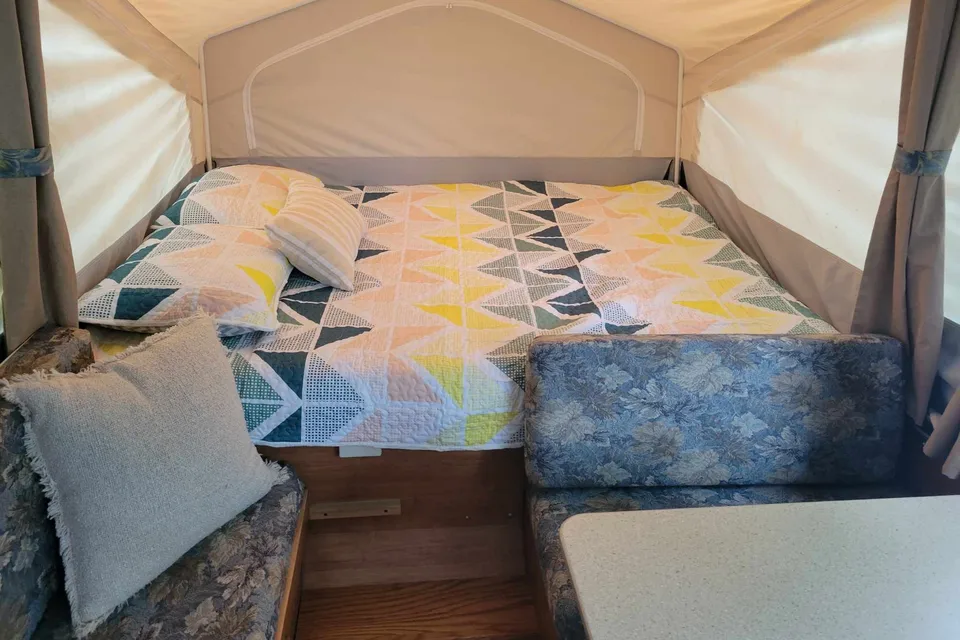 Comfy & Big lightweight Flagstaff Tent Trailer