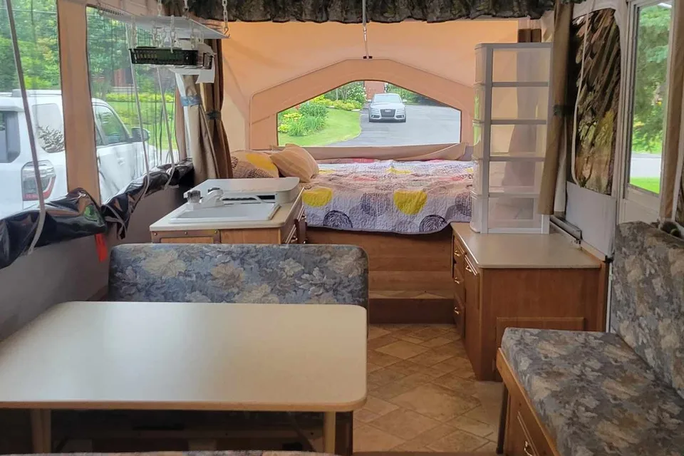 Comfy & Big lightweight Flagstaff Tent Trailer