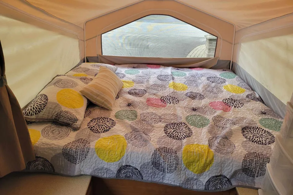Comfy & Big lightweight Flagstaff Tent Trailer