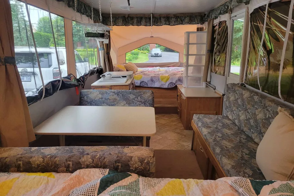 Comfy & Big lightweight Flagstaff Tent Trailer