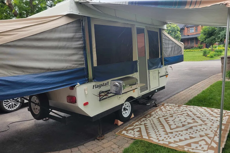 Comfy & Big lightweight Flagstaff Tent Trailer