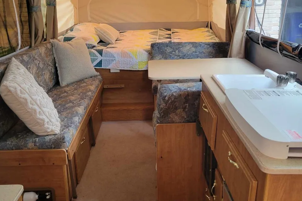 Comfy & Big lightweight Flagstaff Tent Trailer
