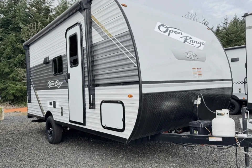 Scalla’s 19BH Open range Travel Trailer