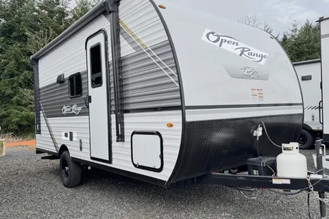 Scalla’s 19BH Open range Travel Trailer