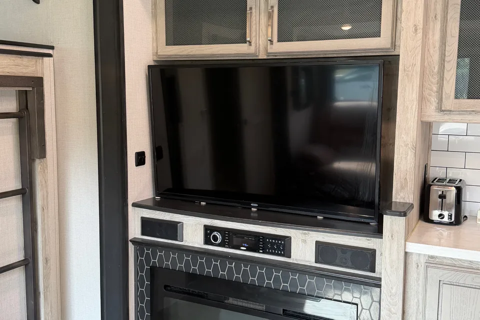 Luxury Fifth Wheel | Concierge Setup Included| 2 Full Baths + Loft | Veteran Owned