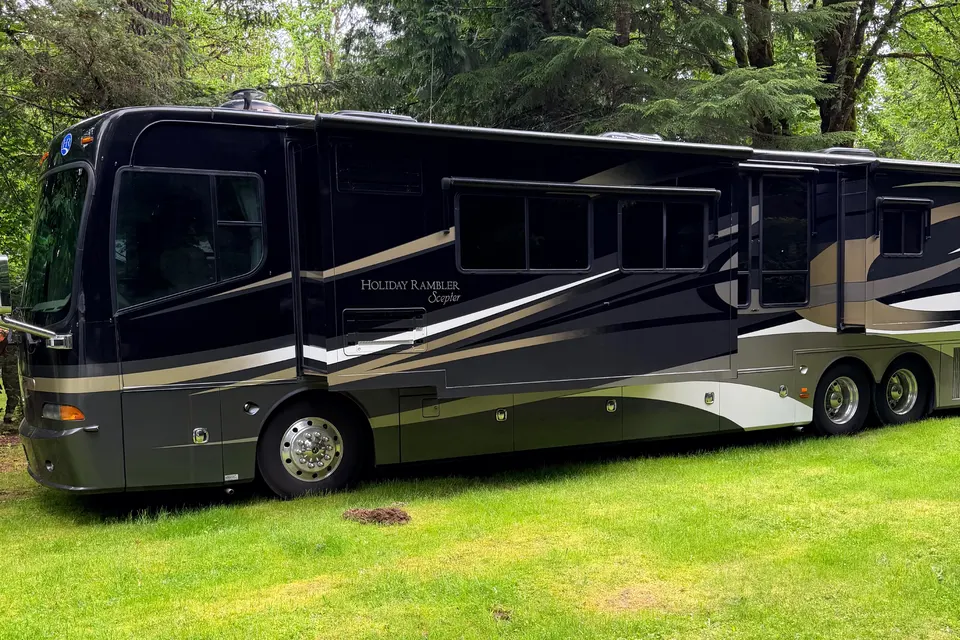 Derrick's Holiday Rambler Scepter Class A