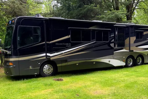 Derrick's Holiday Rambler Scepter Class A