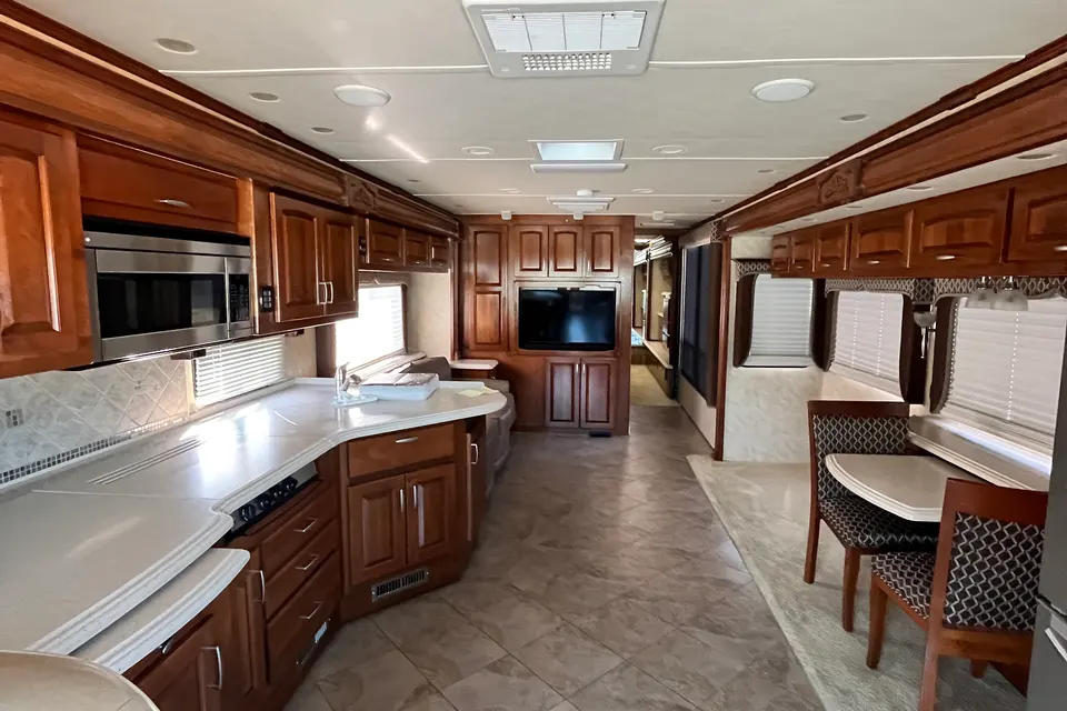 Derrick's Holiday Rambler Scepter Class A
