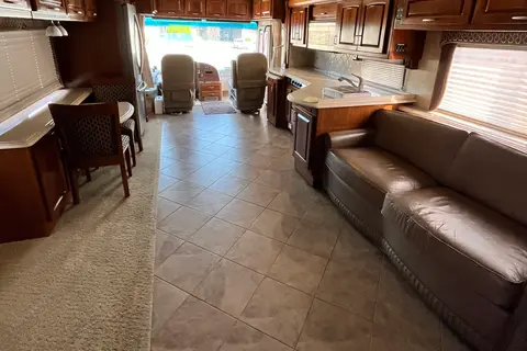 Derrick's Holiday Rambler Scepter Class A