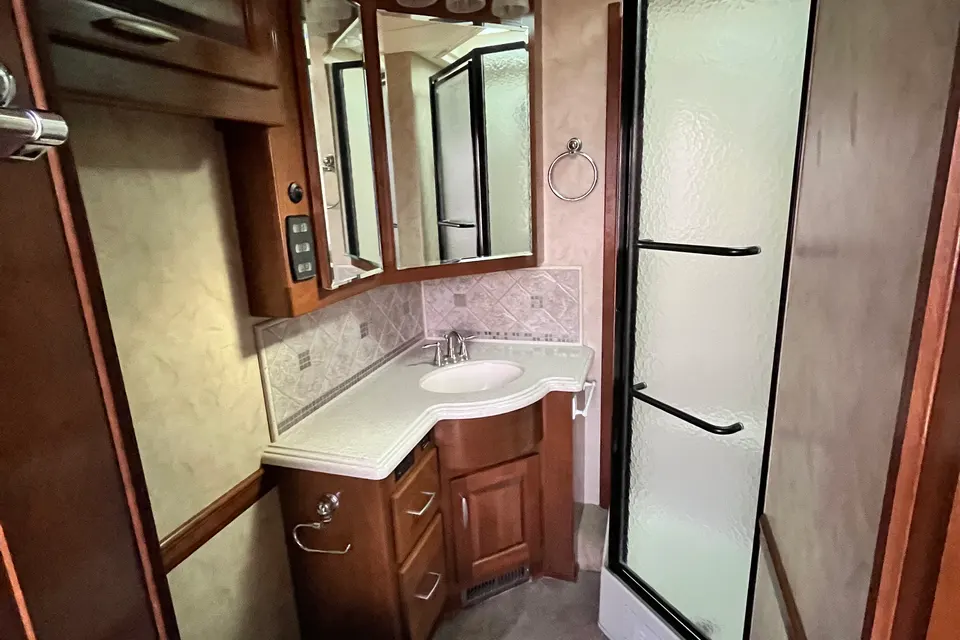 Derrick's Holiday Rambler Scepter Class A