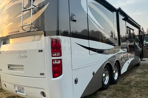 Derrick's Holiday Rambler Scepter Class A