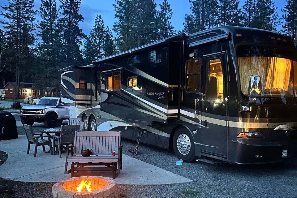 Derrick's Holiday Rambler Scepter Class A