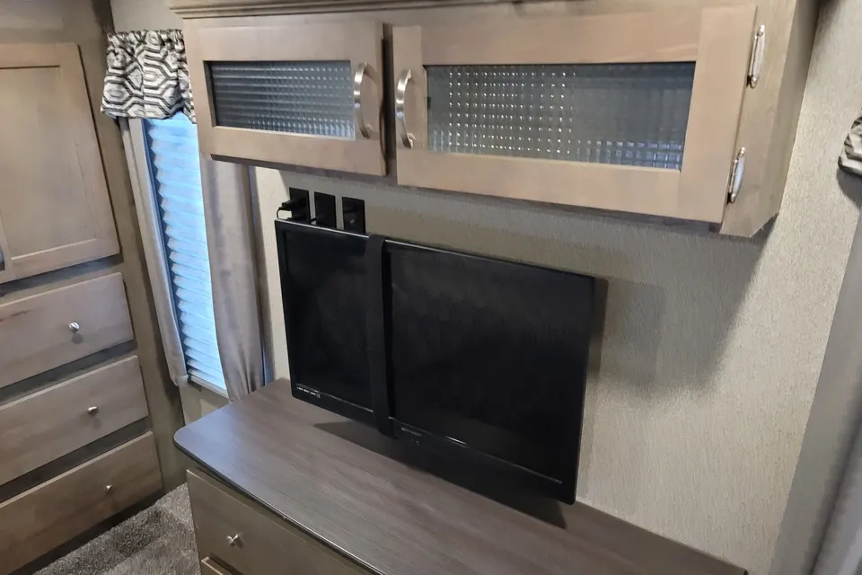 Tara Keystone  Sprinter limited  Fifth Wheel
