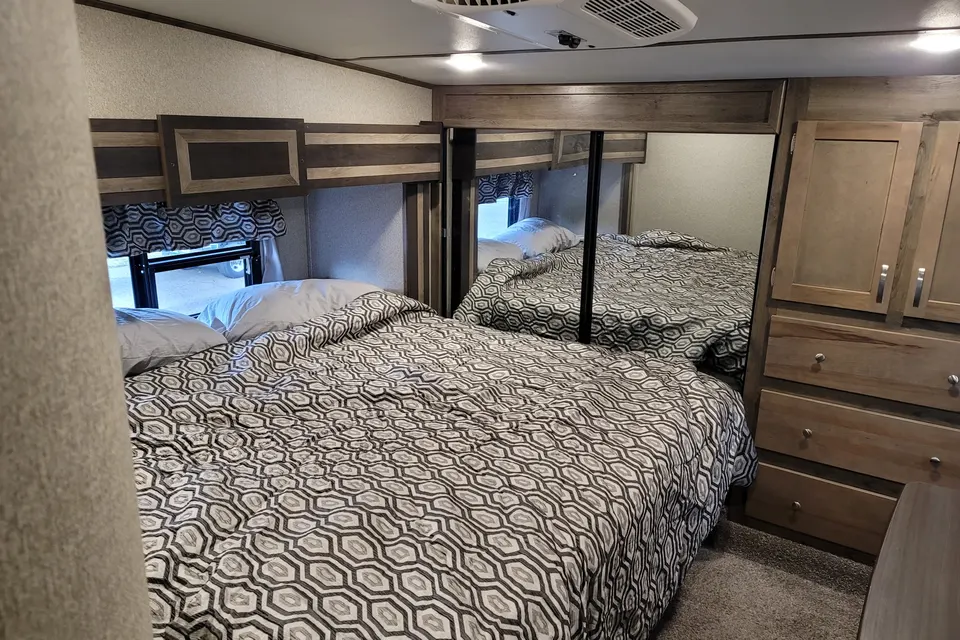 Tara Keystone  Sprinter limited  Fifth Wheel