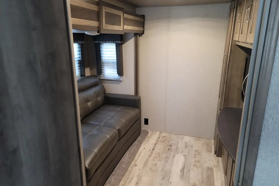 Tara Keystone  Sprinter limited  Fifth Wheel