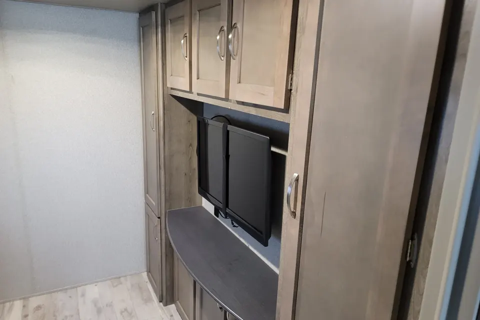 Tara Keystone  Sprinter limited  Fifth Wheel