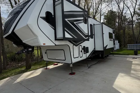 Karen's Grand Design 395ms Fifth Wheel