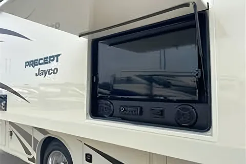 Adventure awaits you in this beautiful Jayco RV