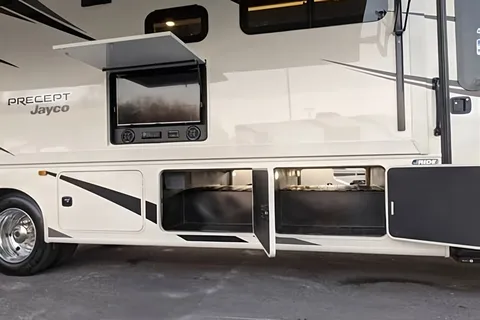 Adventure awaits you in this beautiful Jayco RV