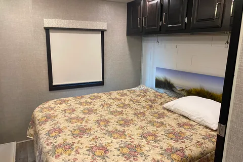 Adventure awaits you in this beautiful Jayco RV