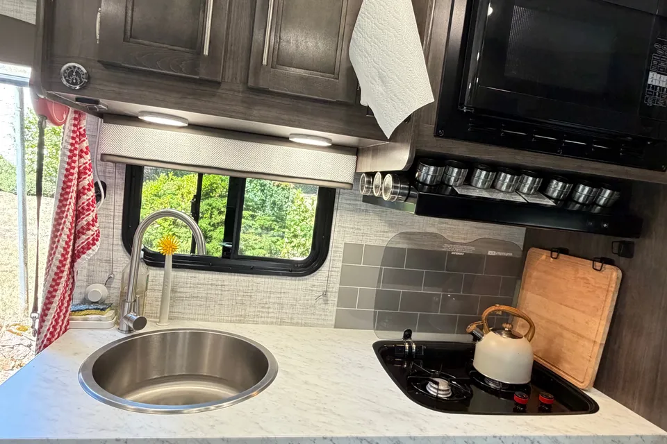 2025 Coastal Odyssey Entegra Odyssey SE 22C | Vancouver & Tofino Ready