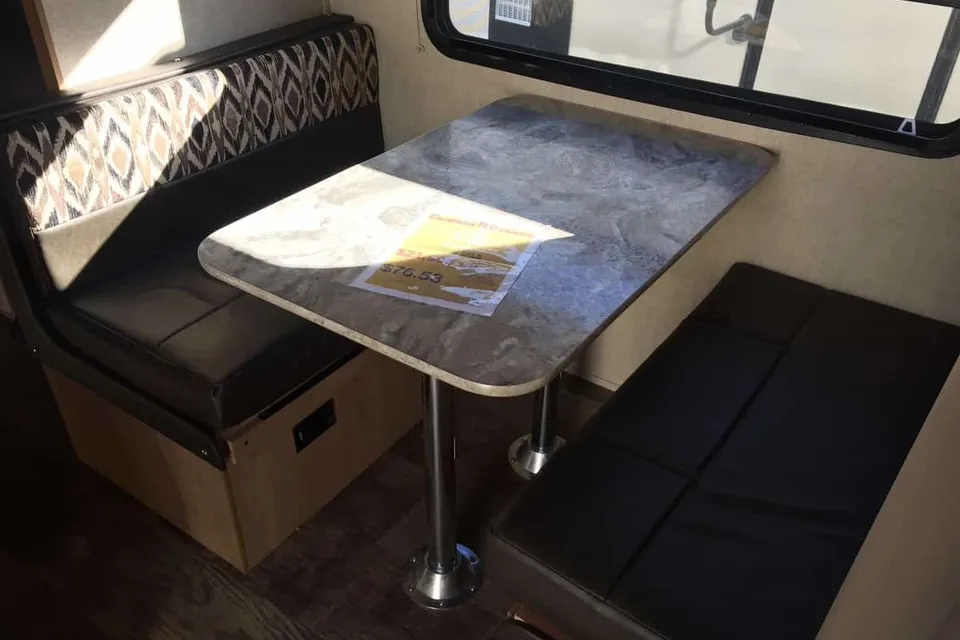 LITTE MISS RIGGY LIGHT 3288 lbs dry Family Trailer with Twin Bunks!