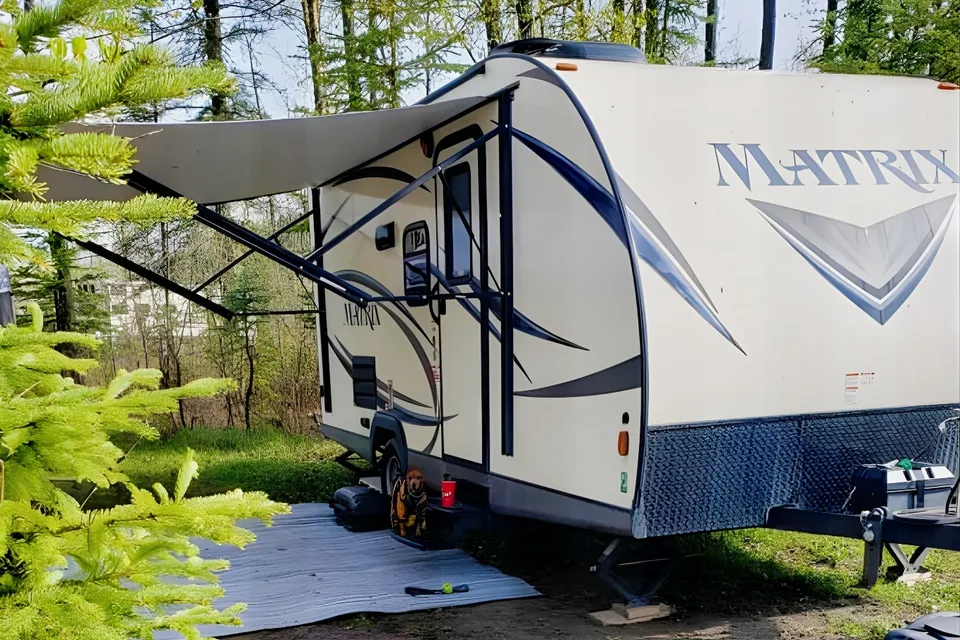 LITTE MISS RIGGY LIGHT 3288 lbs dry Family Trailer with Twin Bunks!