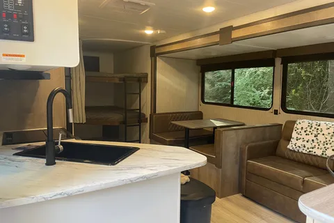 Jessica's Keystone Springdale Classic 261BHC Travel Trailer