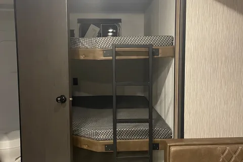 Jessica's Keystone Springdale Classic 261BHC Travel Trailer