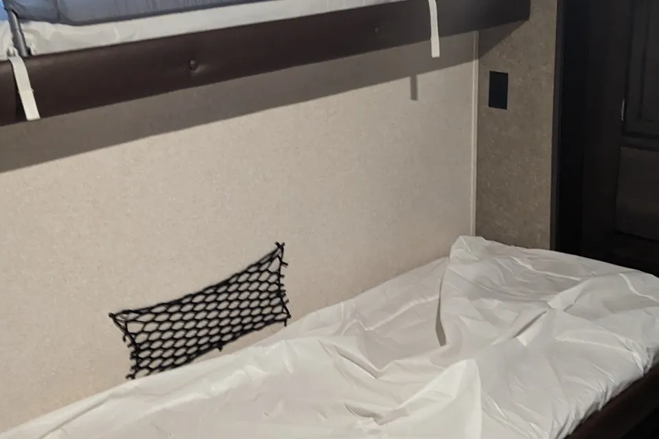 #4 Sagmoe Family (36-foot bunkhouse)