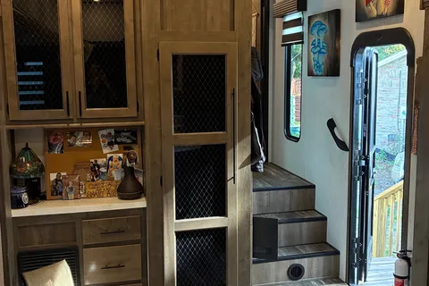 Hannah's Forest River Sabre Fifth Wheel
