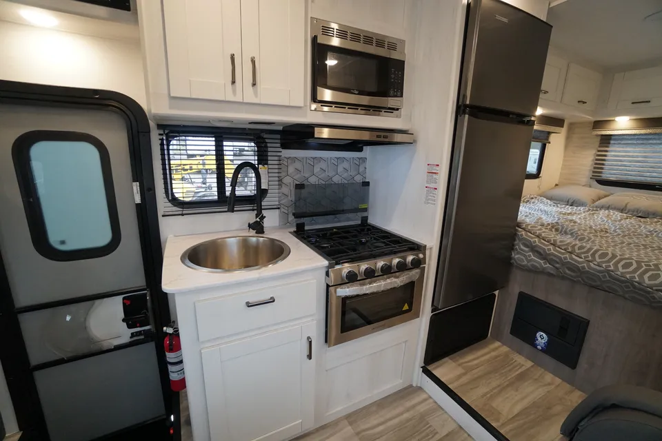 Boyce's Gulf Stream Conquest LE 6237LE Class C
