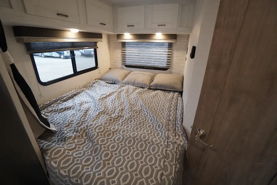 Boyce's Gulf Stream Conquest LE 6237LE Class C