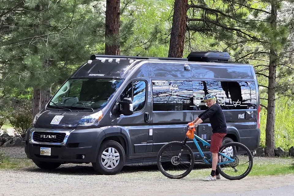 Kate's Happy Camper Van-FULLY-EQUIPPED CLASS B, bike-ready!