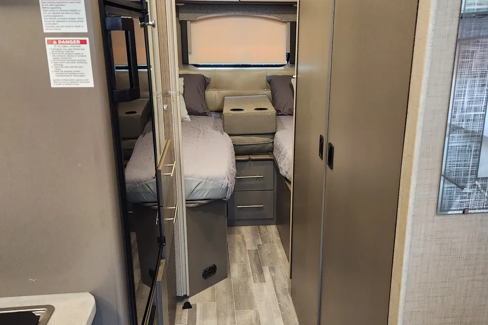 Frankie's Thor Motor Coach Vegas 24.1 Class A