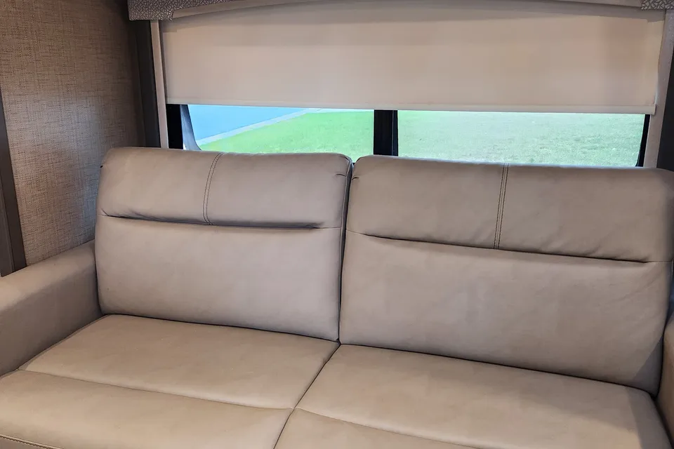 Frankie's Thor Motor Coach Vegas 24.1 Class A