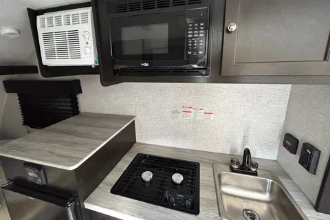 2021 Braxton Creek Free Solo Din Travel Trailer