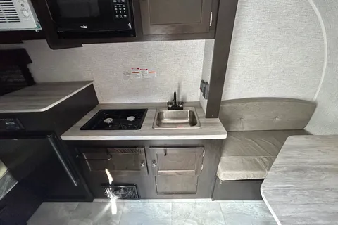 2021 Braxton Creek Free Solo Din Travel Trailer