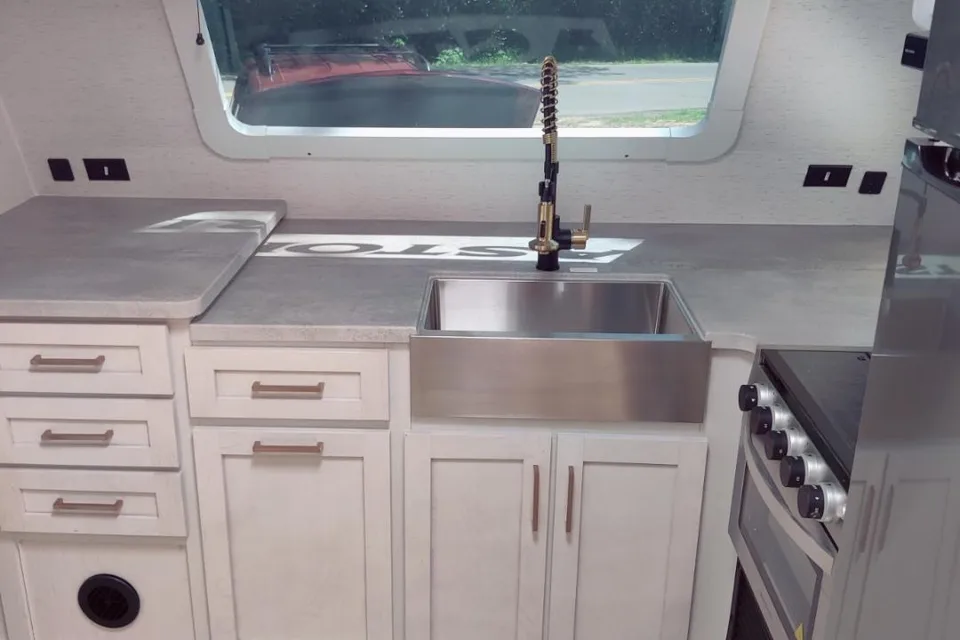 Ken's Dutchmen Astoria 2913 FK Tow Behind Travel Trailer 2023