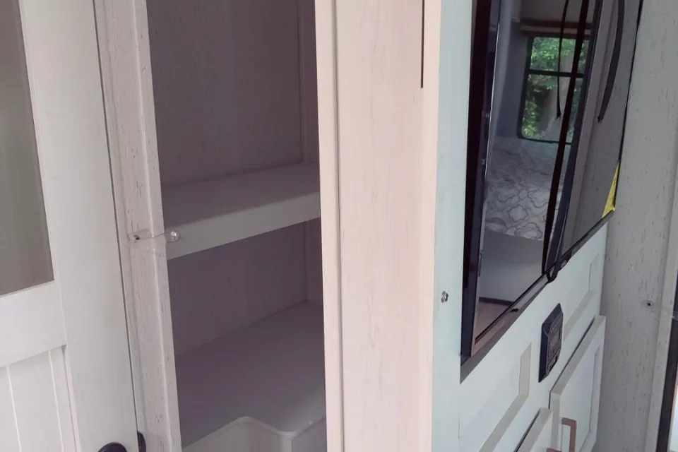 Ken's Dutchmen Astoria 2913 FK Tow Behind Travel Trailer 2023