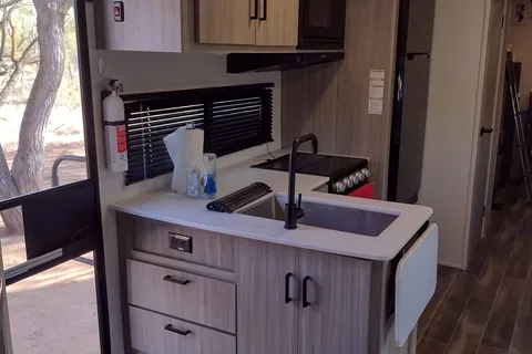 RV Bunkhouse: Bath and Half: Delivery Only ($85) Fully Equipped: No Prep Fee