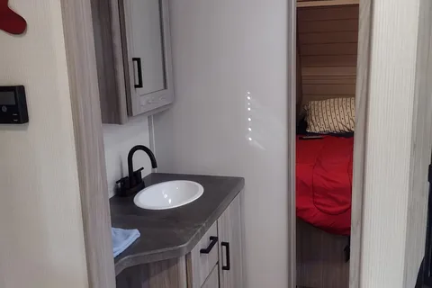 RV Bunkhouse: Bath and Half: Delivery Only ($85) Fully Equipped: No Prep Fee