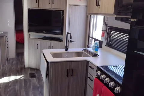 RV Bunkhouse: Bath and Half: Delivery Only ($85) Fully Equipped: No Prep Fee