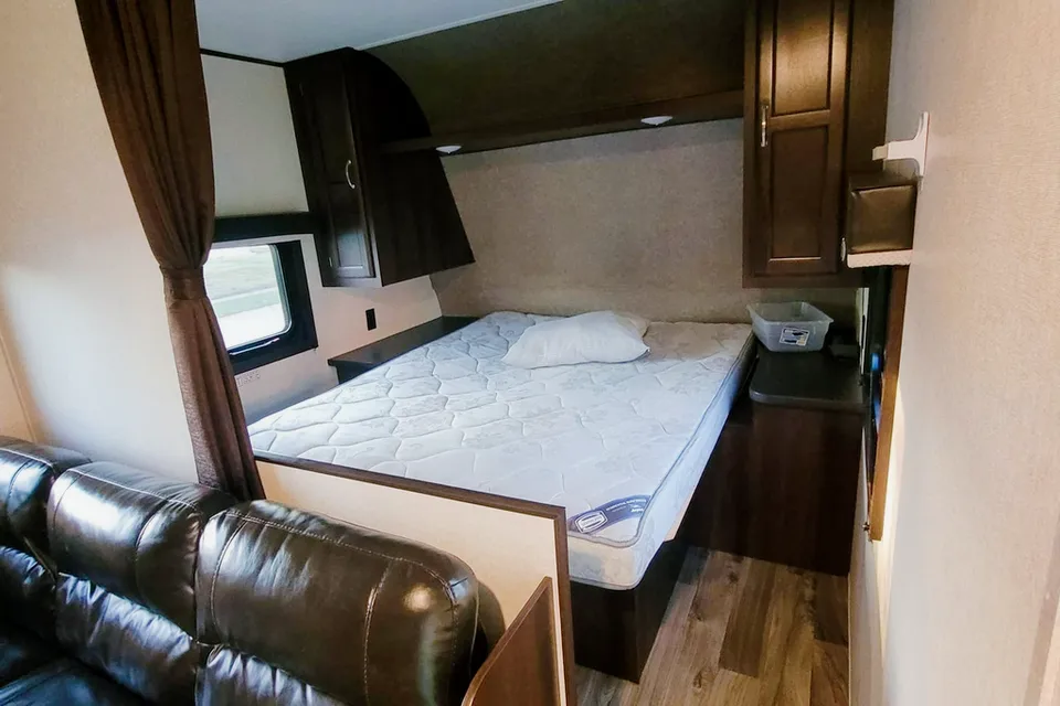 Winter's Jayco SLX264BH Travel Trailer