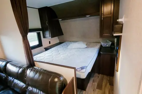 Winter's Jayco SLX264BH Travel Trailer