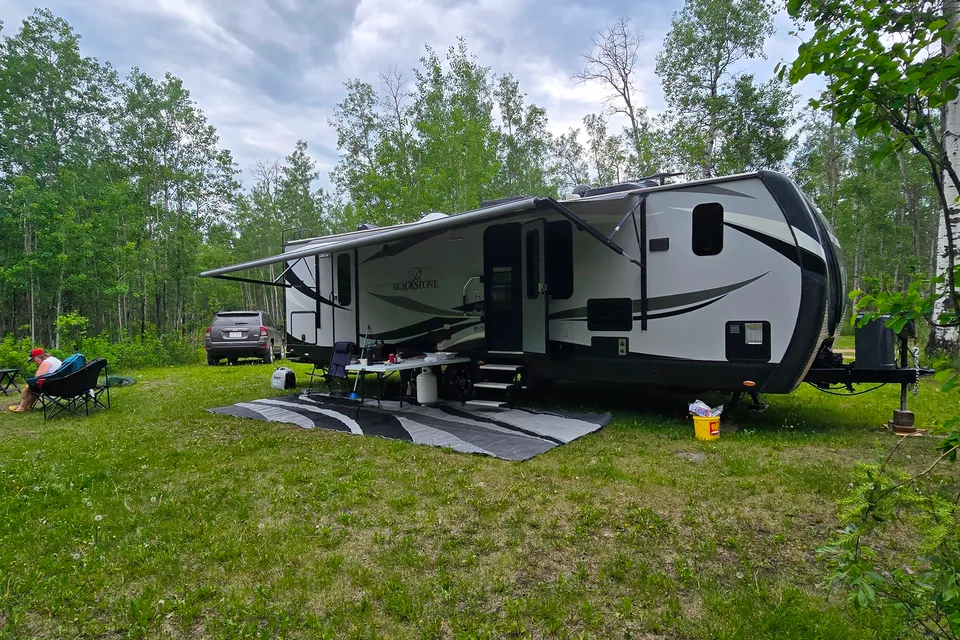 Neil's Outdoors RV Manufacturing 280FKSB Travel Trailer