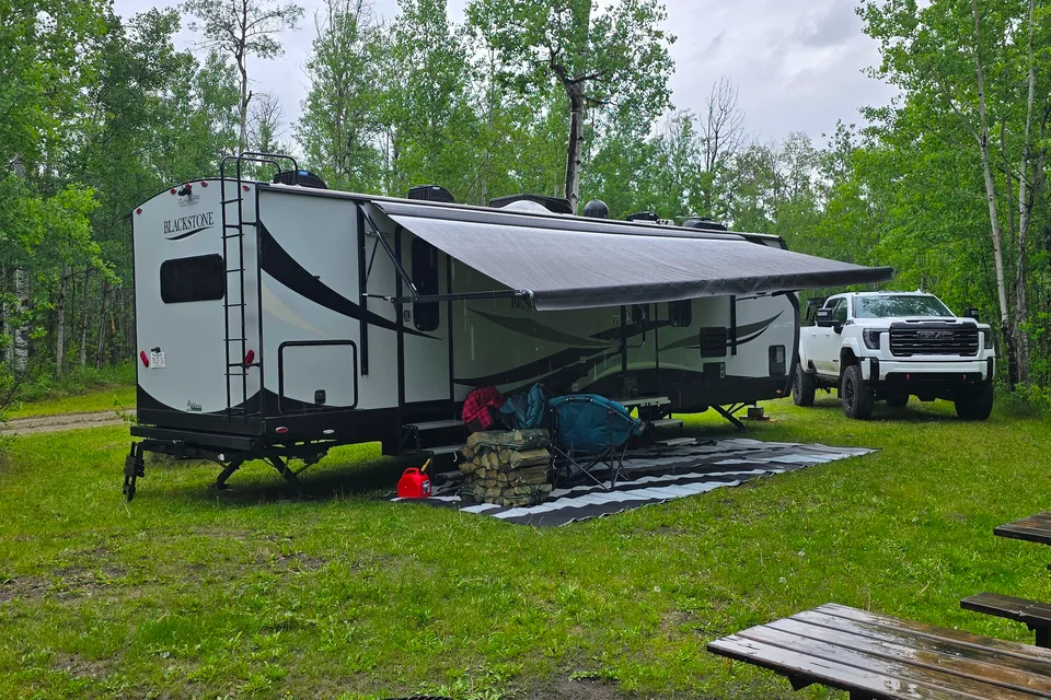 Neil's Outdoors RV Manufacturing 280FKSB Travel Trailer