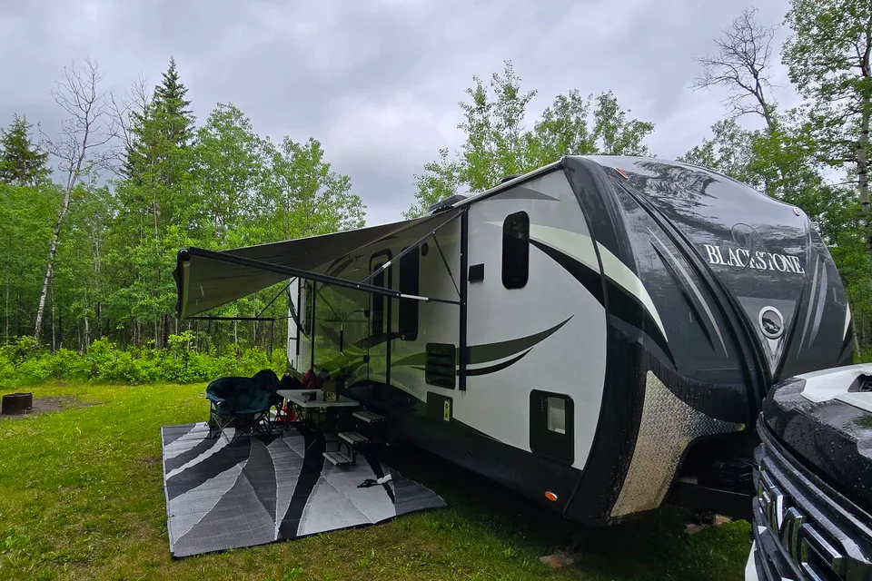 Neil's Outdoors RV Manufacturing 280FKSB Travel Trailer