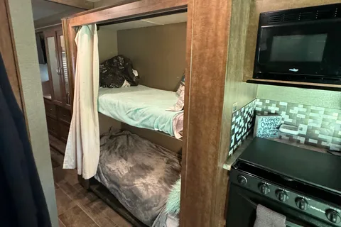 PARADISE ON WHEELS